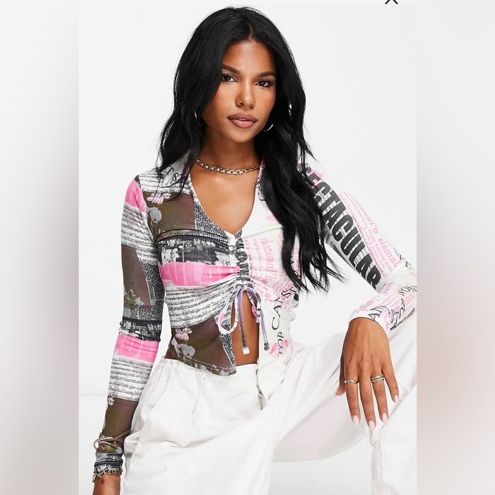 Long sleeve Newspaper Print ruched crop top
Never worn 
Brand New 
ASOS